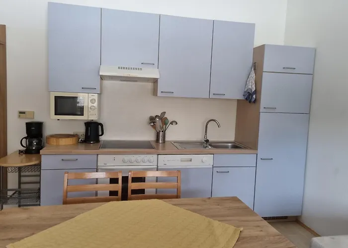 Haus Aras بروتز